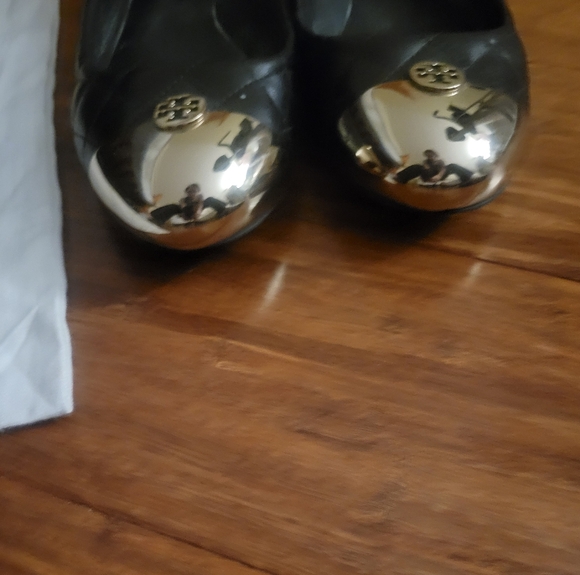 EUC Tory Burch Cap Toe Flats - Picture 5 of 6